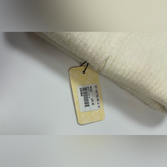 Elegant NWT Cherie Bliss Cream Knit Hat with Faux Fur Pom - Picture 4 of 8